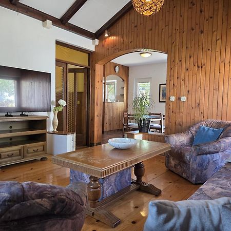 Apartments Jelena Supetar - Four Apartments - A Small House With A Private Yard - Two-Room Apartment With A Sea View - Studio Apartment - Two-Room Apartment With Garden View- Free Parking Екстериор снимка