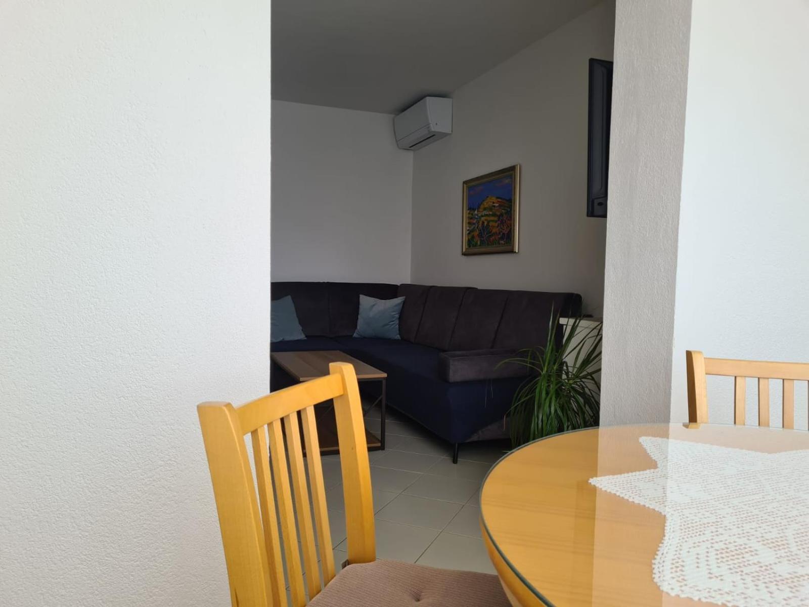 Apartments Jelena Supetar - Four Apartments - A Small House With A Private Yard - Two-Room Apartment With A Sea View - Studio Apartment - Two-Room Apartment With Garden View- Free Parking Екстериор снимка