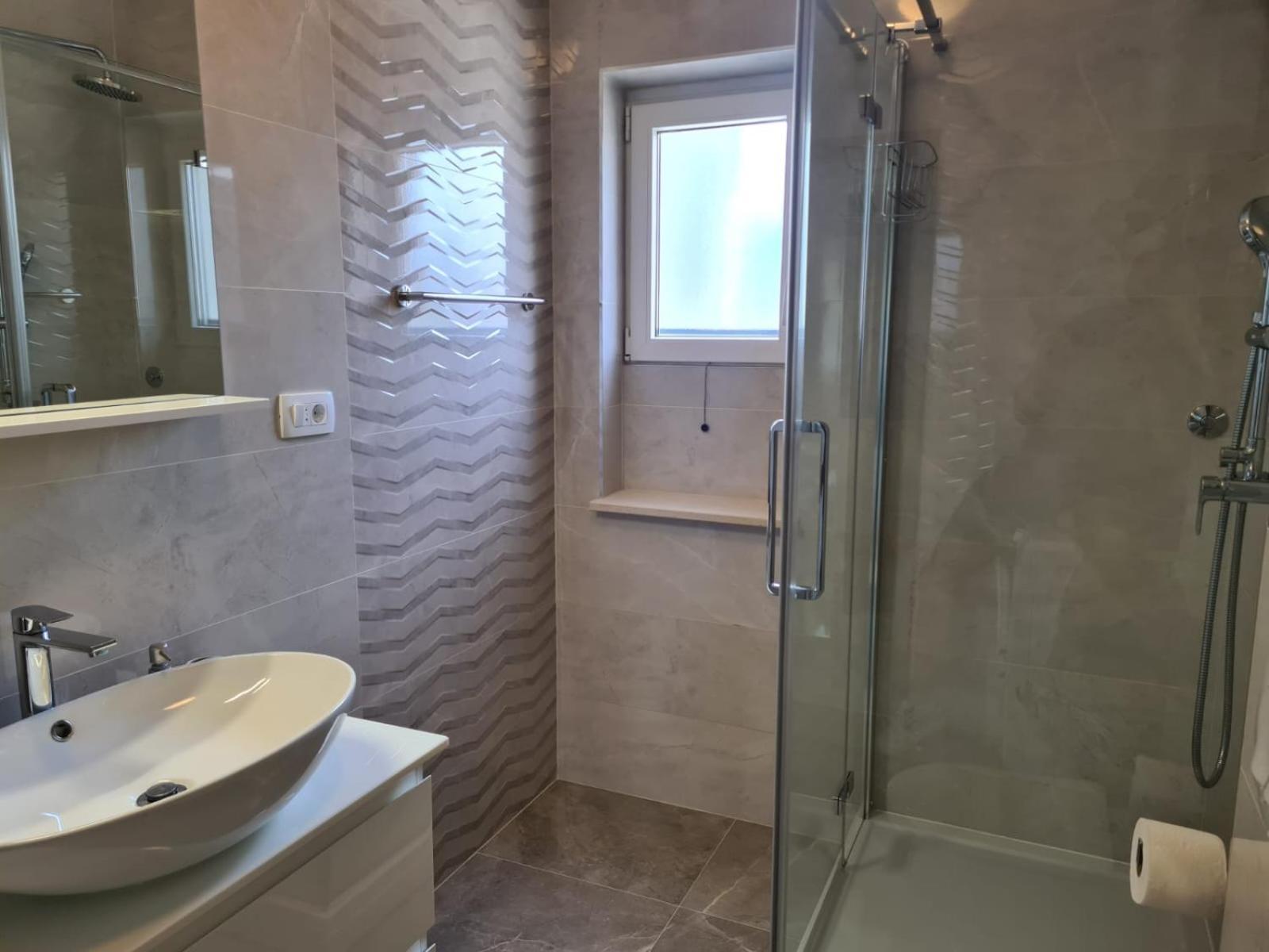 Apartments Jelena Supetar - Four Apartments - A Small House With A Private Yard - Two-Room Apartment With A Sea View - Studio Apartment - Two-Room Apartment With Garden View- Free Parking Екстериор снимка