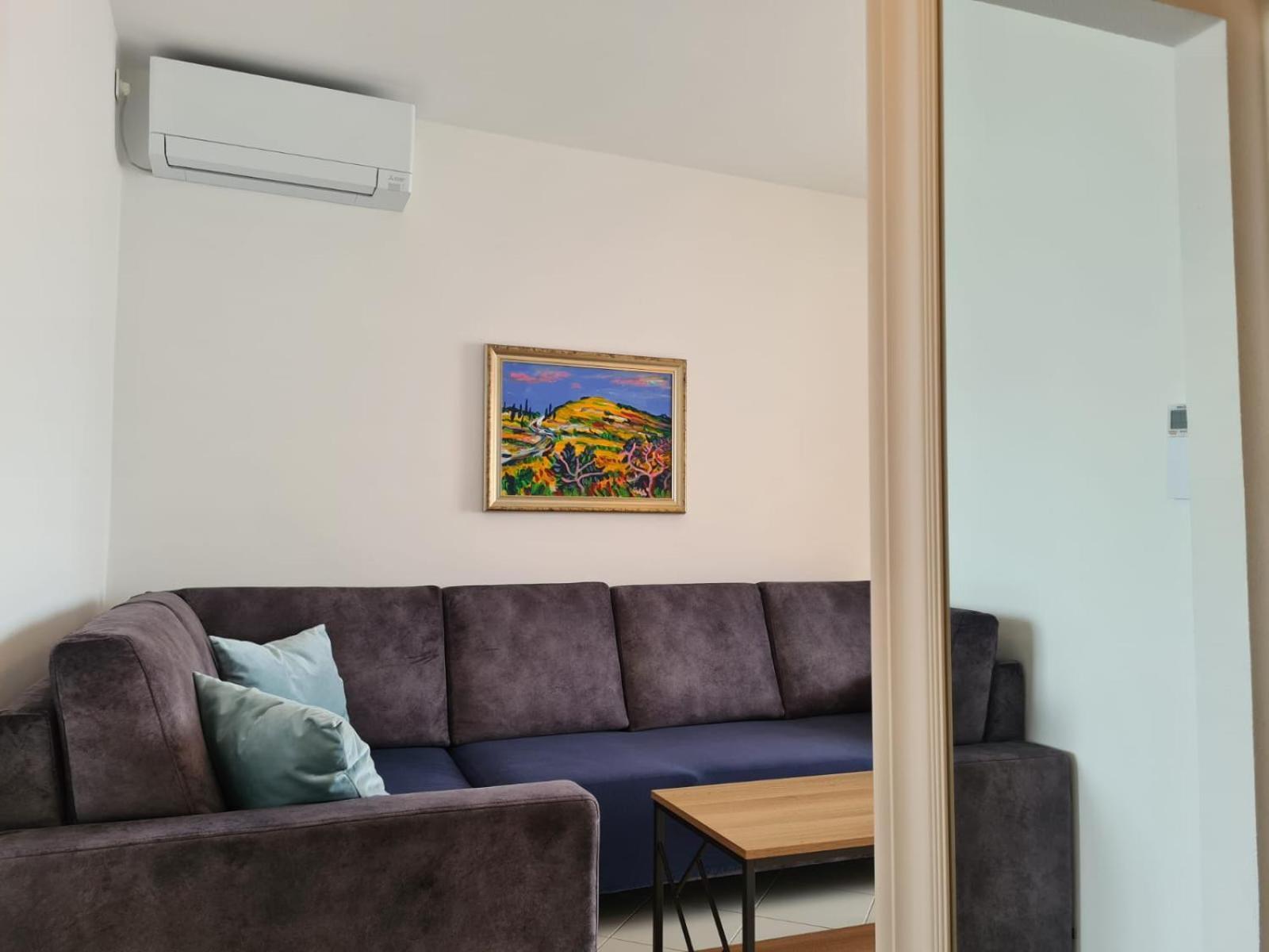 Apartments Jelena Supetar - Four Apartments - A Small House With A Private Yard - Two-Room Apartment With A Sea View - Studio Apartment - Two-Room Apartment With Garden View- Free Parking Екстериор снимка