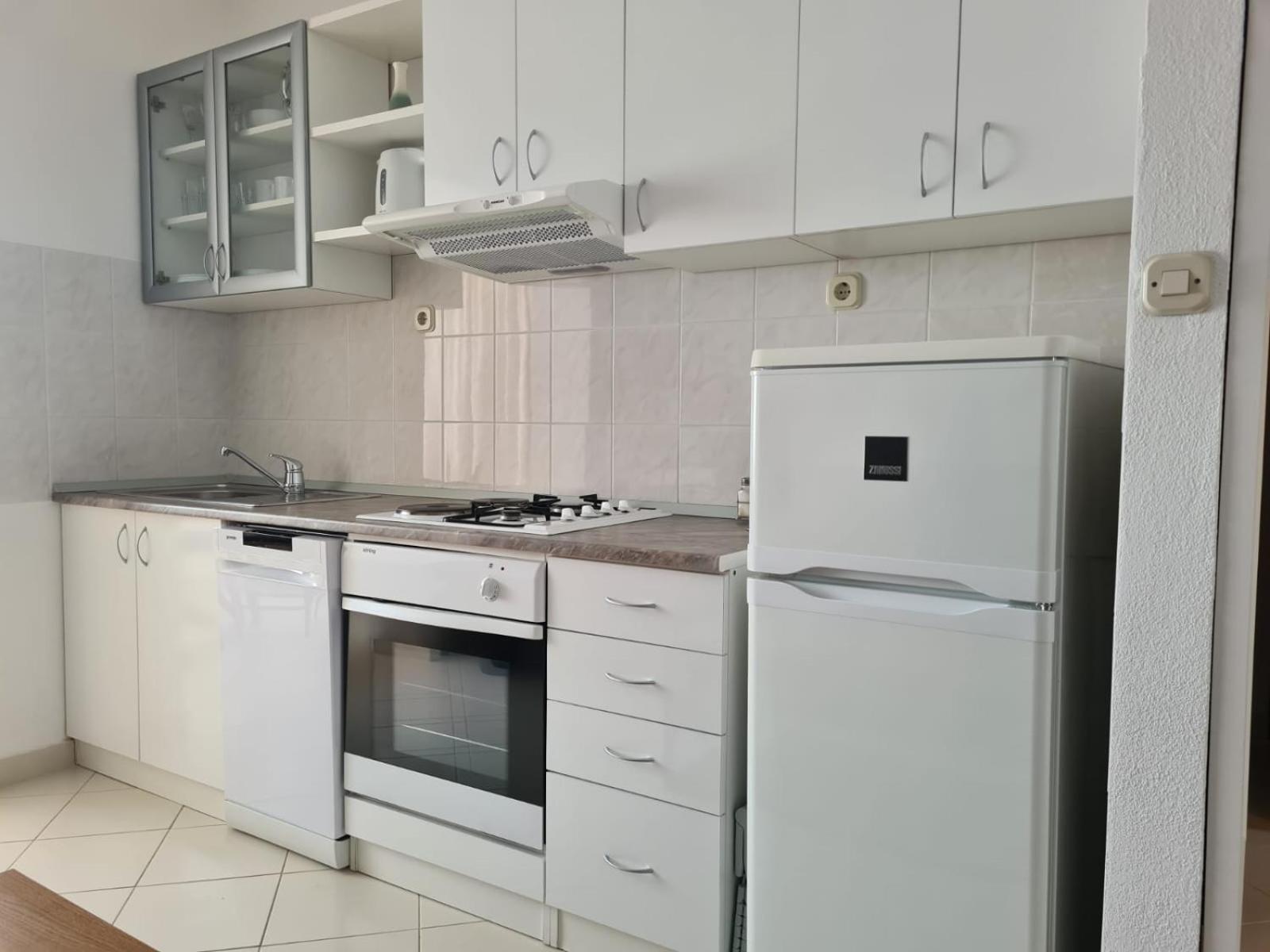 Apartments Jelena Supetar - Four Apartments - A Small House With A Private Yard - Two-Room Apartment With A Sea View - Studio Apartment - Two-Room Apartment With Garden View- Free Parking Екстериор снимка