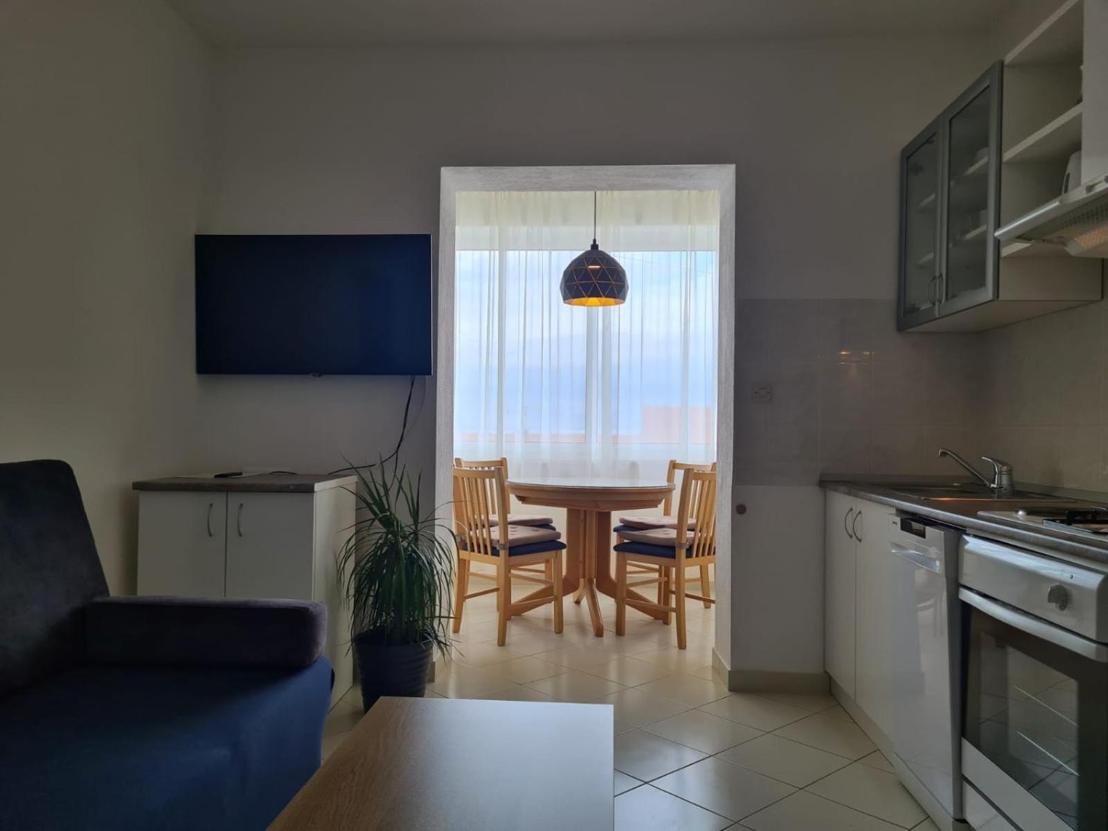 Apartments Jelena Supetar - Four Apartments - A Small House With A Private Yard - Two-Room Apartment With A Sea View - Studio Apartment - Two-Room Apartment With Garden View- Free Parking Екстериор снимка