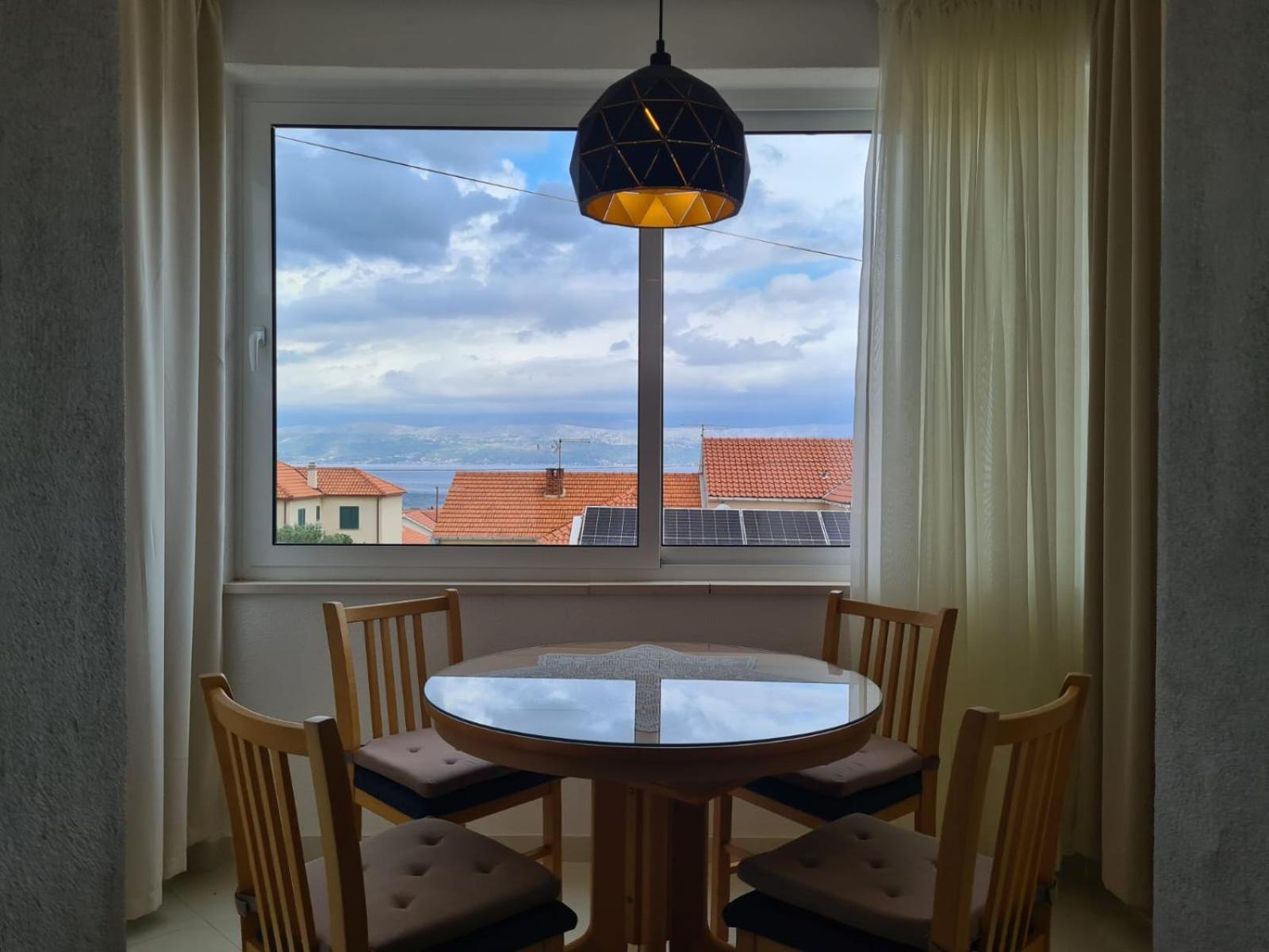 Apartments Jelena Supetar - Four Apartments - A Small House With A Private Yard - Two-Room Apartment With A Sea View - Studio Apartment - Two-Room Apartment With Garden View- Free Parking Екстериор снимка