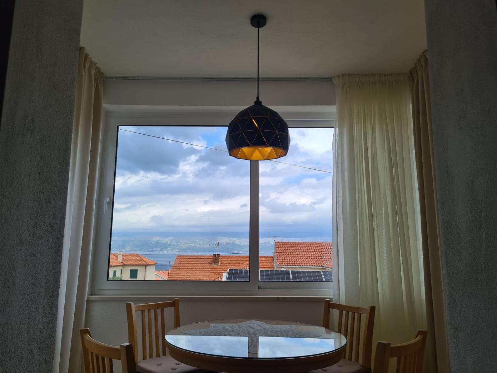 Apartments Jelena Supetar - Four Apartments - A Small House With A Private Yard - Two-Room Apartment With A Sea View - Studio Apartment - Two-Room Apartment With Garden View- Free Parking Екстериор снимка