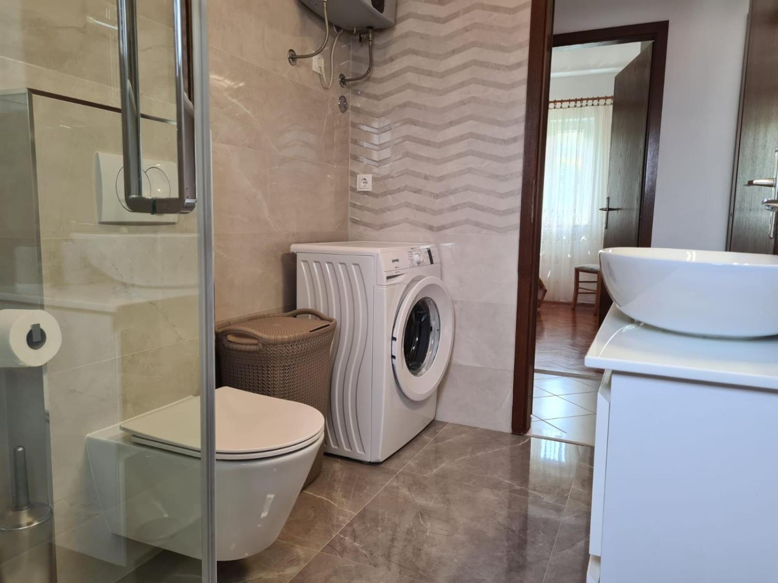 Apartments Jelena Supetar - Four Apartments - A Small House With A Private Yard - Two-Room Apartment With A Sea View - Studio Apartment - Two-Room Apartment With Garden View- Free Parking Екстериор снимка