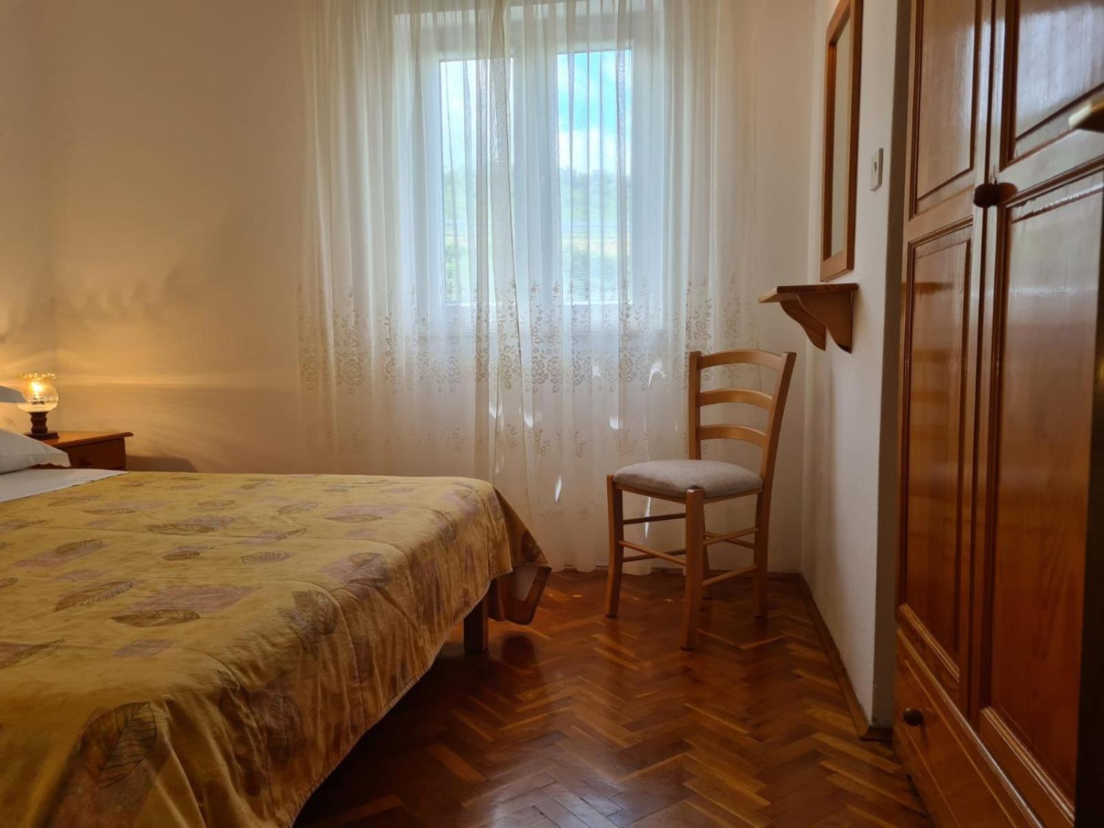 Apartments Jelena Supetar - Four Apartments - A Small House With A Private Yard - Two-Room Apartment With A Sea View - Studio Apartment - Two-Room Apartment With Garden View- Free Parking Екстериор снимка