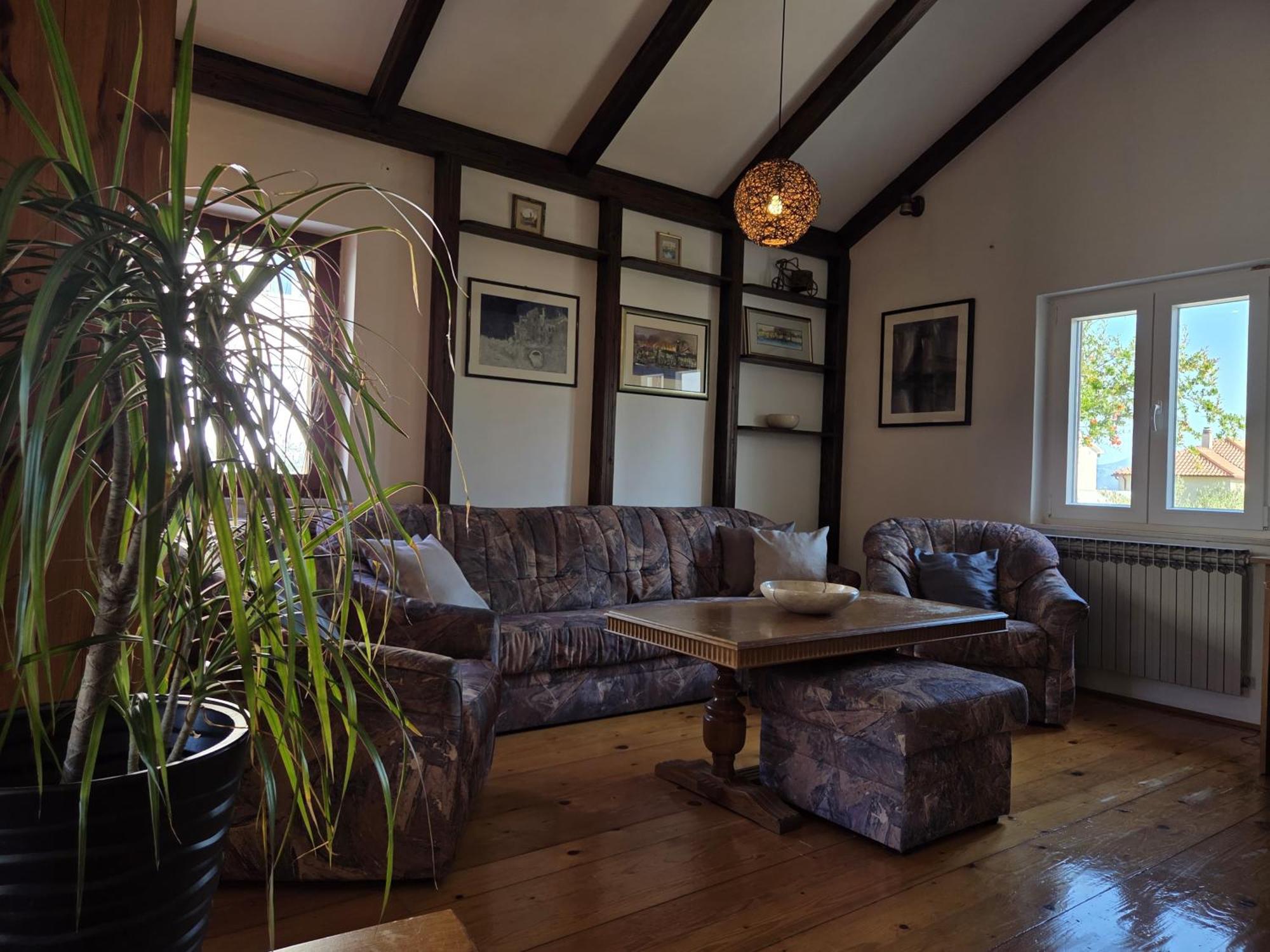 Apartments Jelena Supetar - Four Apartments - A Small House With A Private Yard - Two-Room Apartment With A Sea View - Studio Apartment - Two-Room Apartment With Garden View- Free Parking Екстериор снимка
