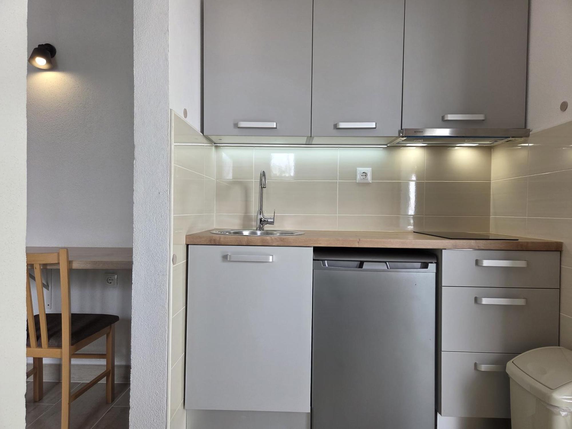 Apartments Jelena Supetar - Four Apartments - A Small House With A Private Yard - Two-Room Apartment With A Sea View - Studio Apartment - Two-Room Apartment With Garden View- Free Parking Екстериор снимка